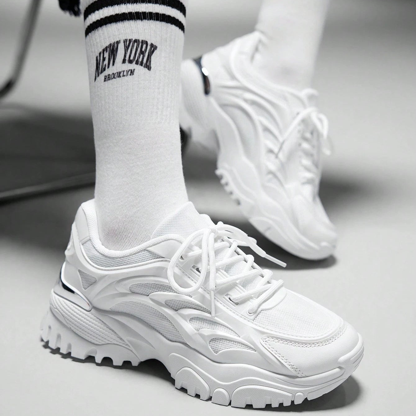 Women's Fashionable Sporty Mesh Surface White Lace Up Chunky Sneakers