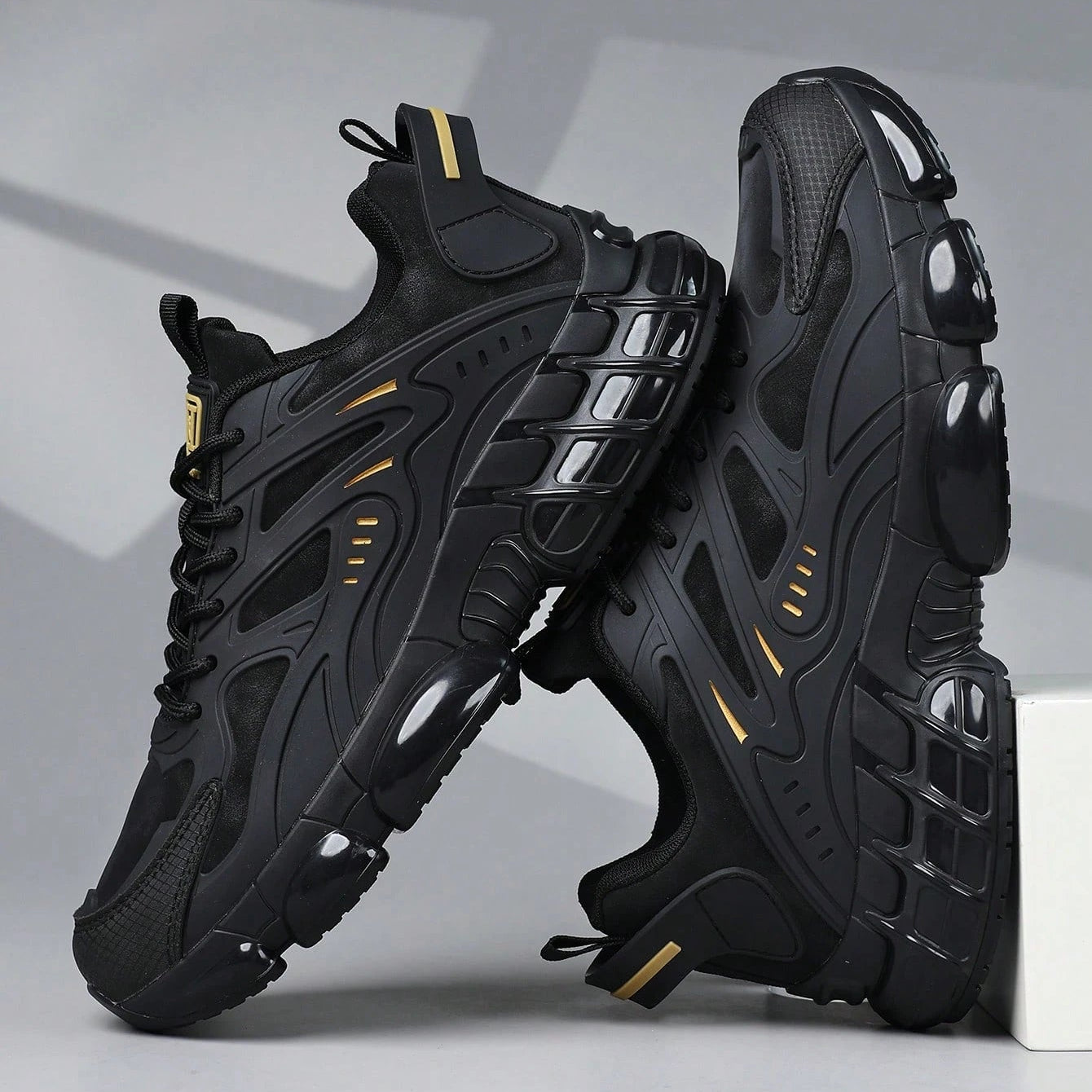 Men's Sneakers, Lightweight Breathable Anti-Smash Work Shoes
