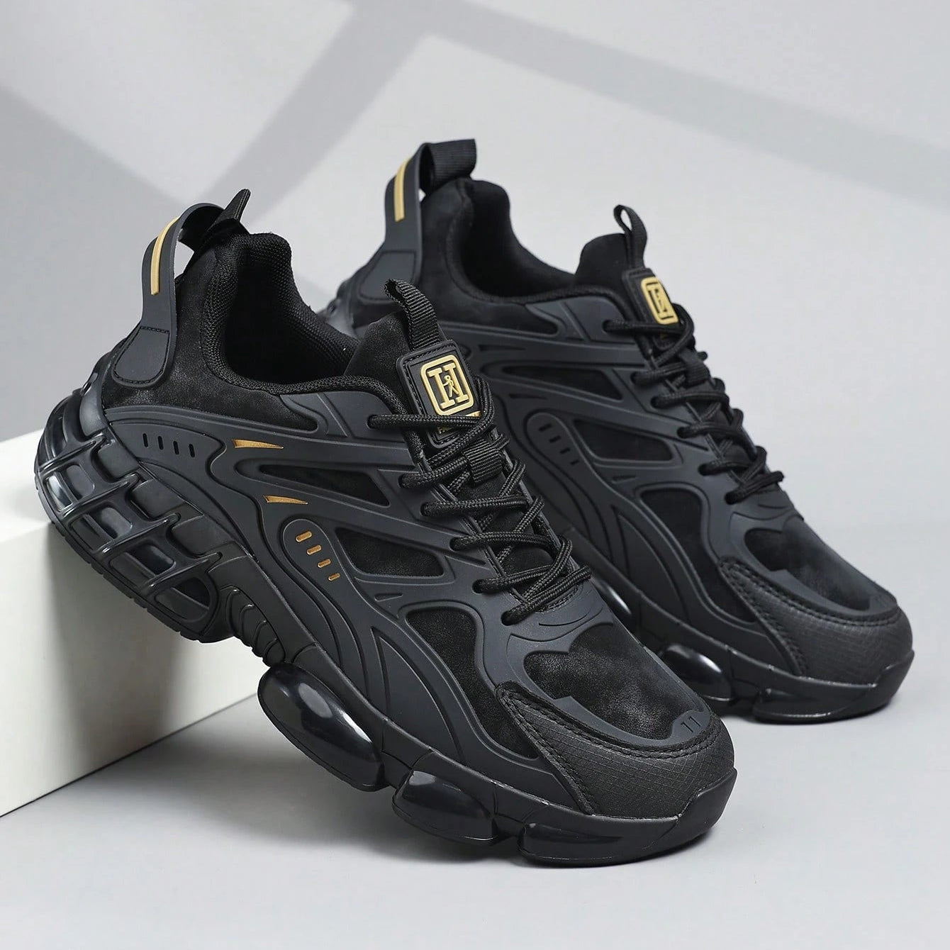 Men's Sneakers, Lightweight Breathable Anti-Smash Work Shoes