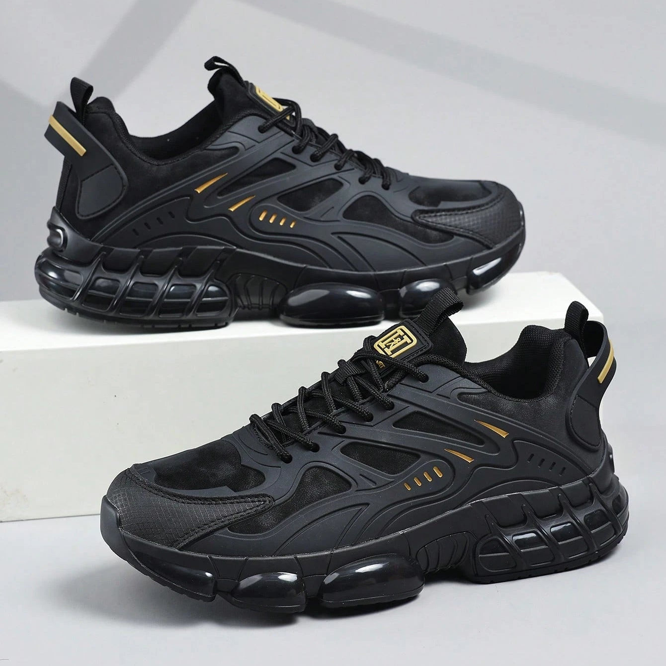 Men's Sneakers, Lightweight Breathable Anti-Smash Work Shoes